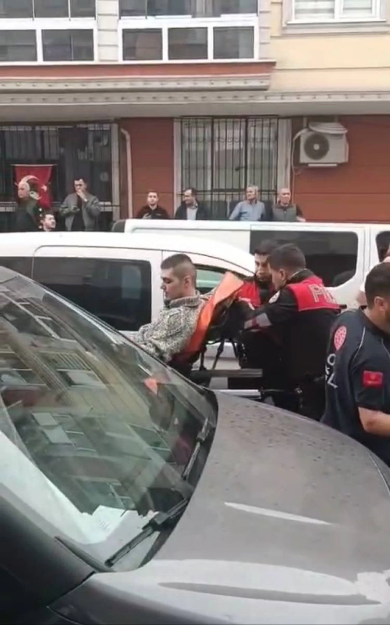 Polise bıçak çekince vuruldu
