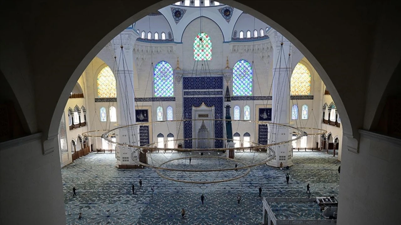 Çamlıca Camisi milyonları ağırlıyor