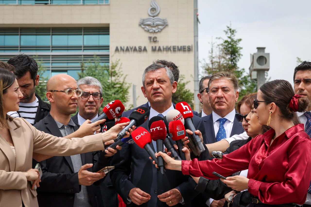 Mehmet Şimşek'e odunla vurmuşlar!