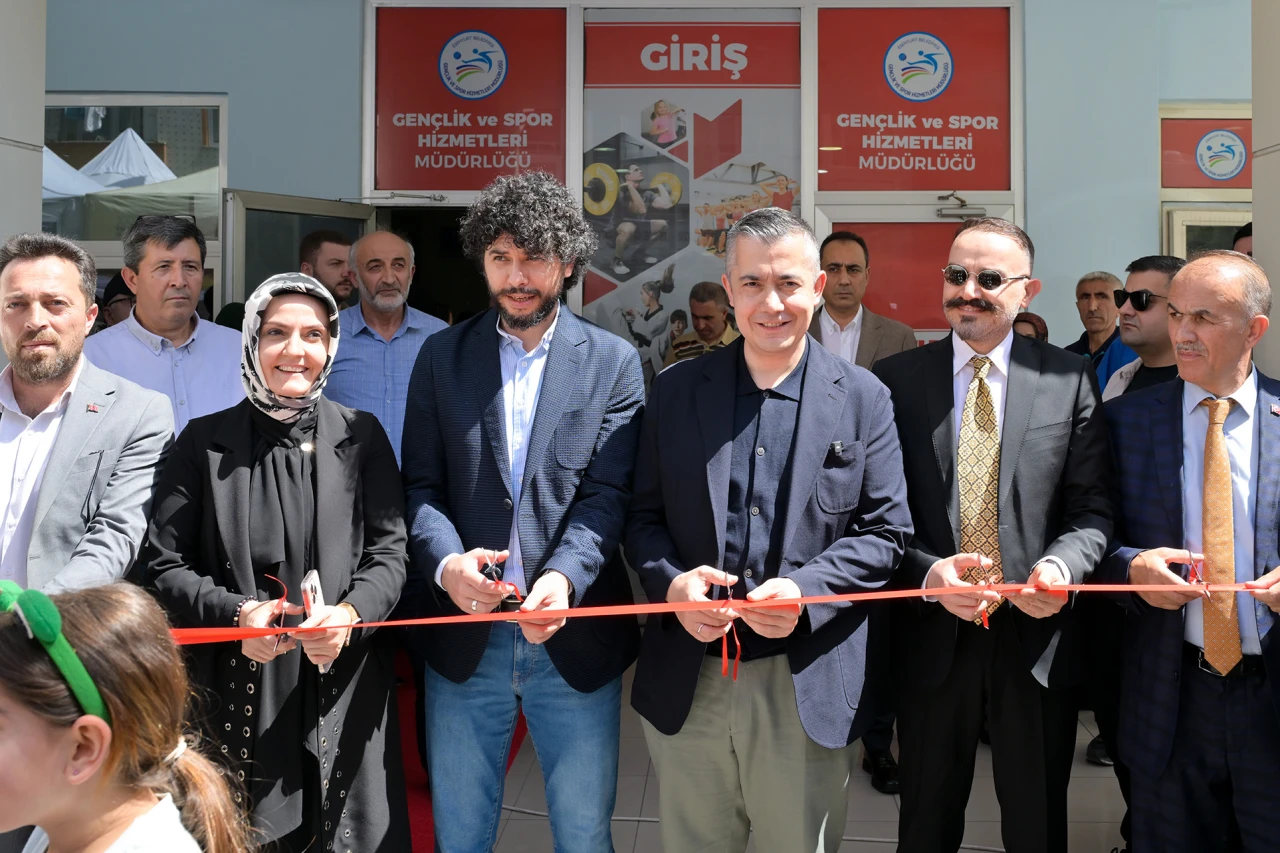 Esenyurt Merkez Kapalı Yüzme Havuzu açıldı
