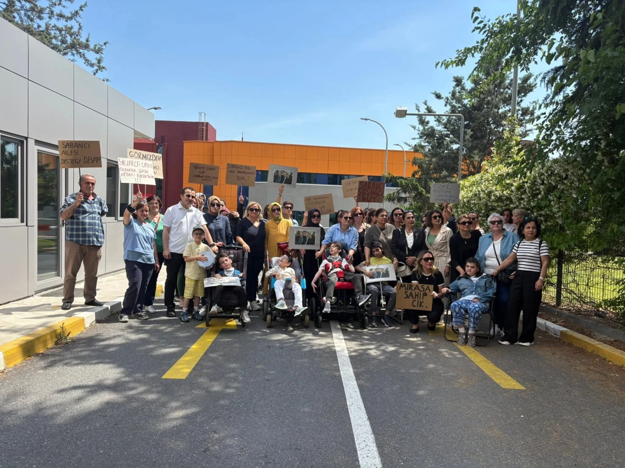 Metin Sabancı Özel Eğitim Okulları’nda veliler kaygılı!