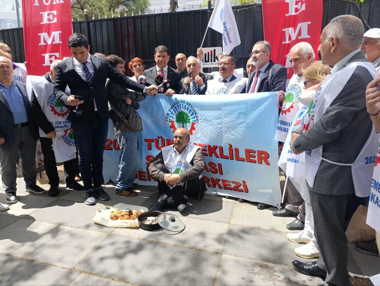Tencerede taş kanıyor!