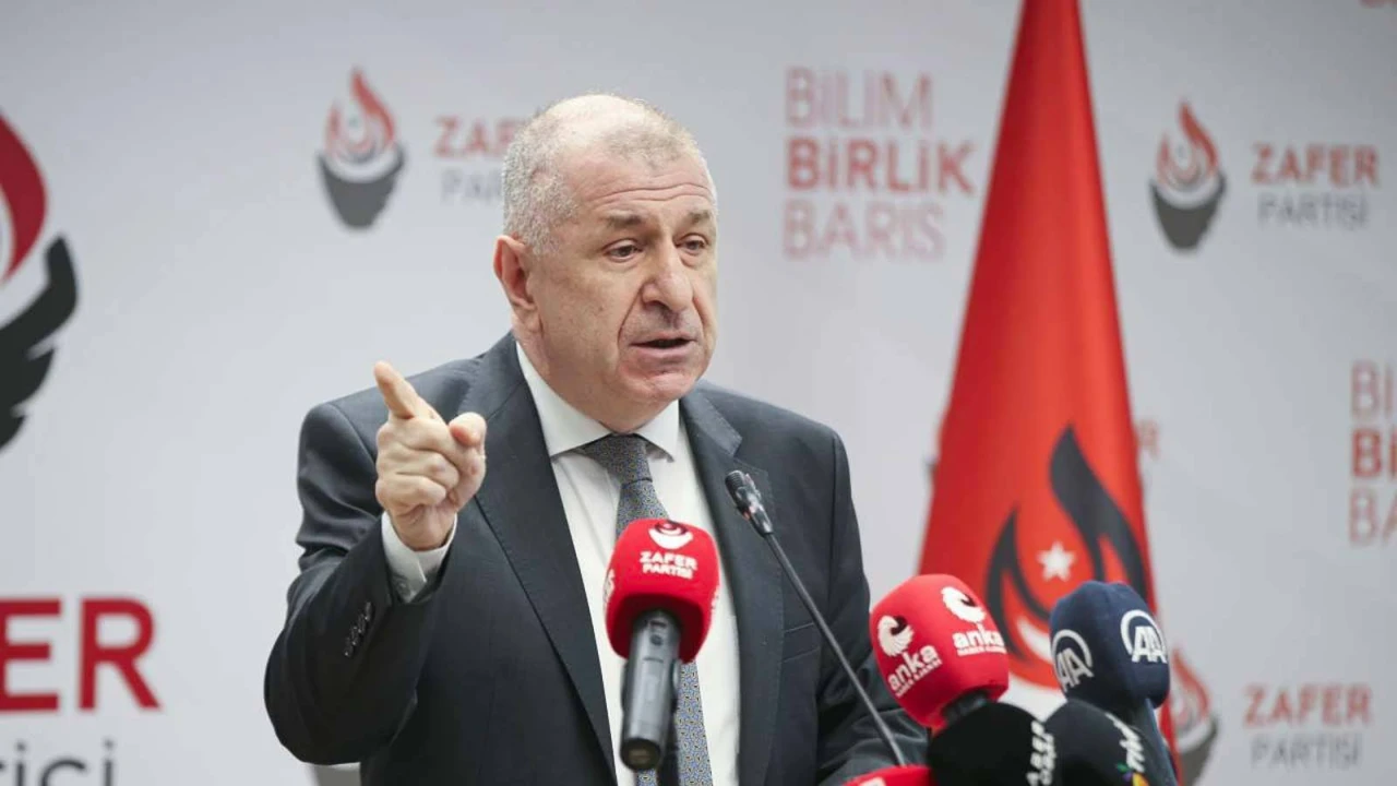 Özdağ o isimleri görevden uzaklaştırdı!