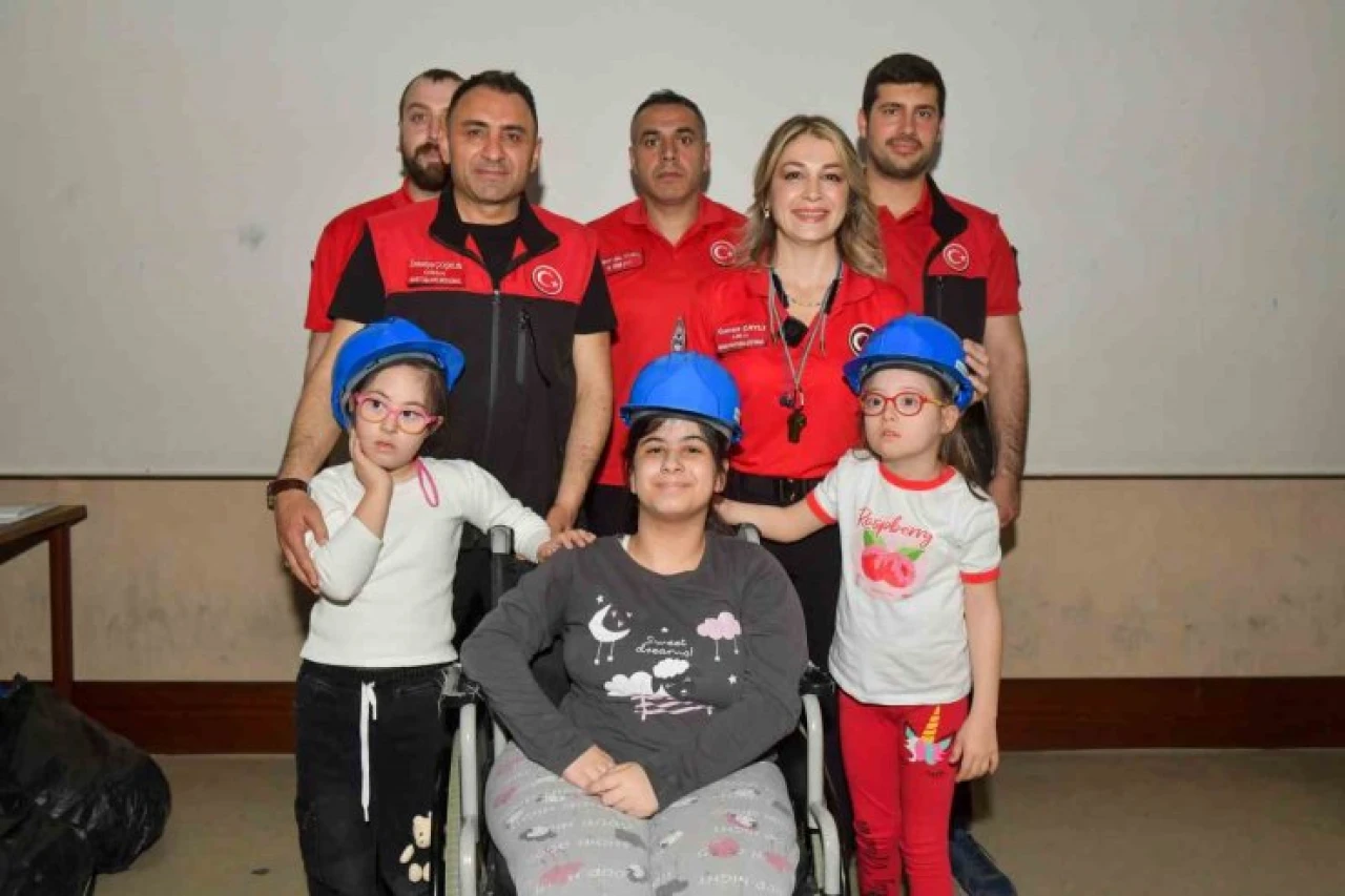 Esenyurt'ta özel çocuklara deprem bilincini aşıladılar