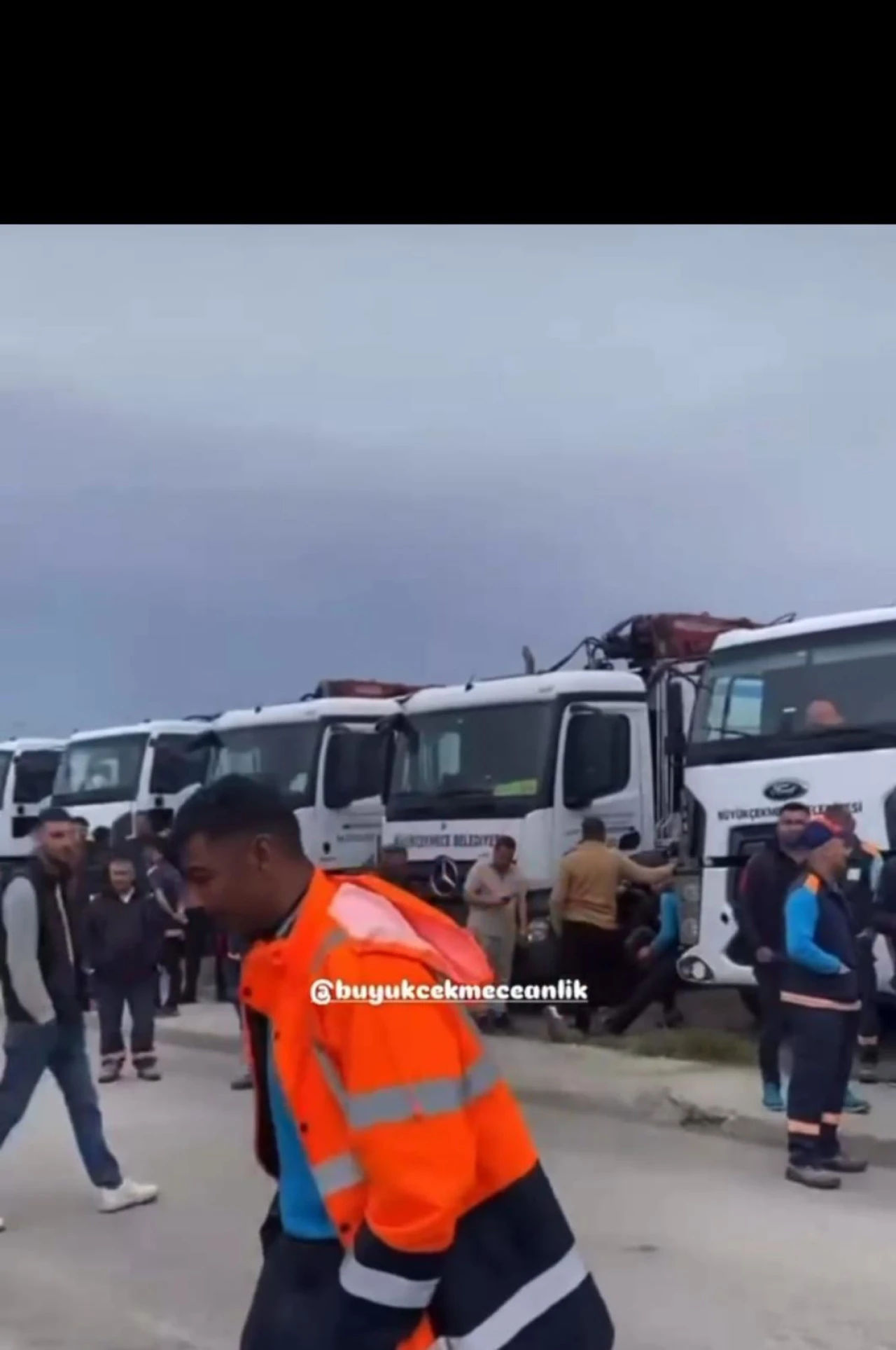 Büyükçekmece Belediyesi çalışanları maaş alamadıkları için eylemde!