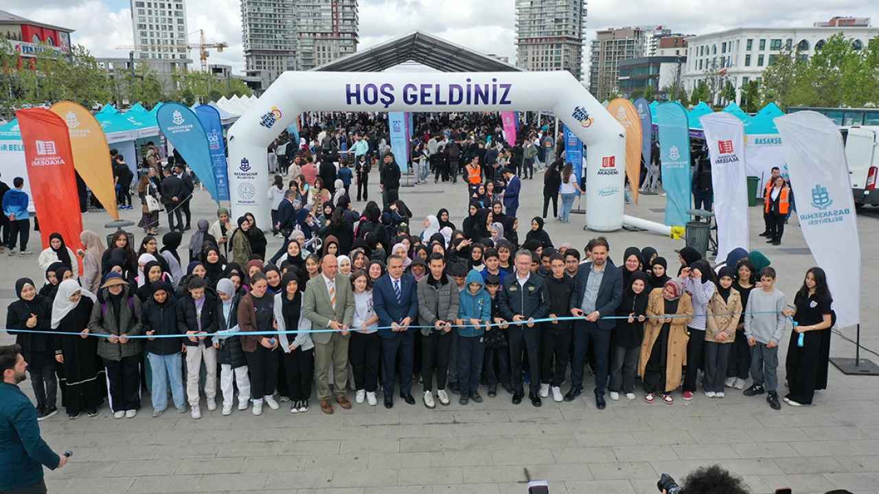 Başakşehir'de her şey gençler için