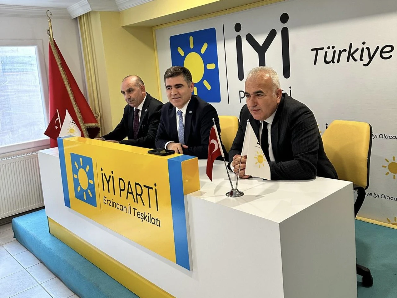 Erol Karapınar: Siyasi tehditlere ve şiddete asla boyun eğmeyeceğiz