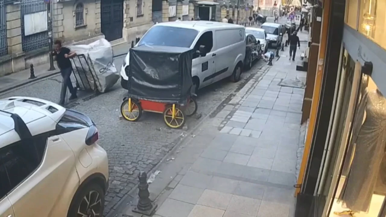 200 bin doları çöpe attı!