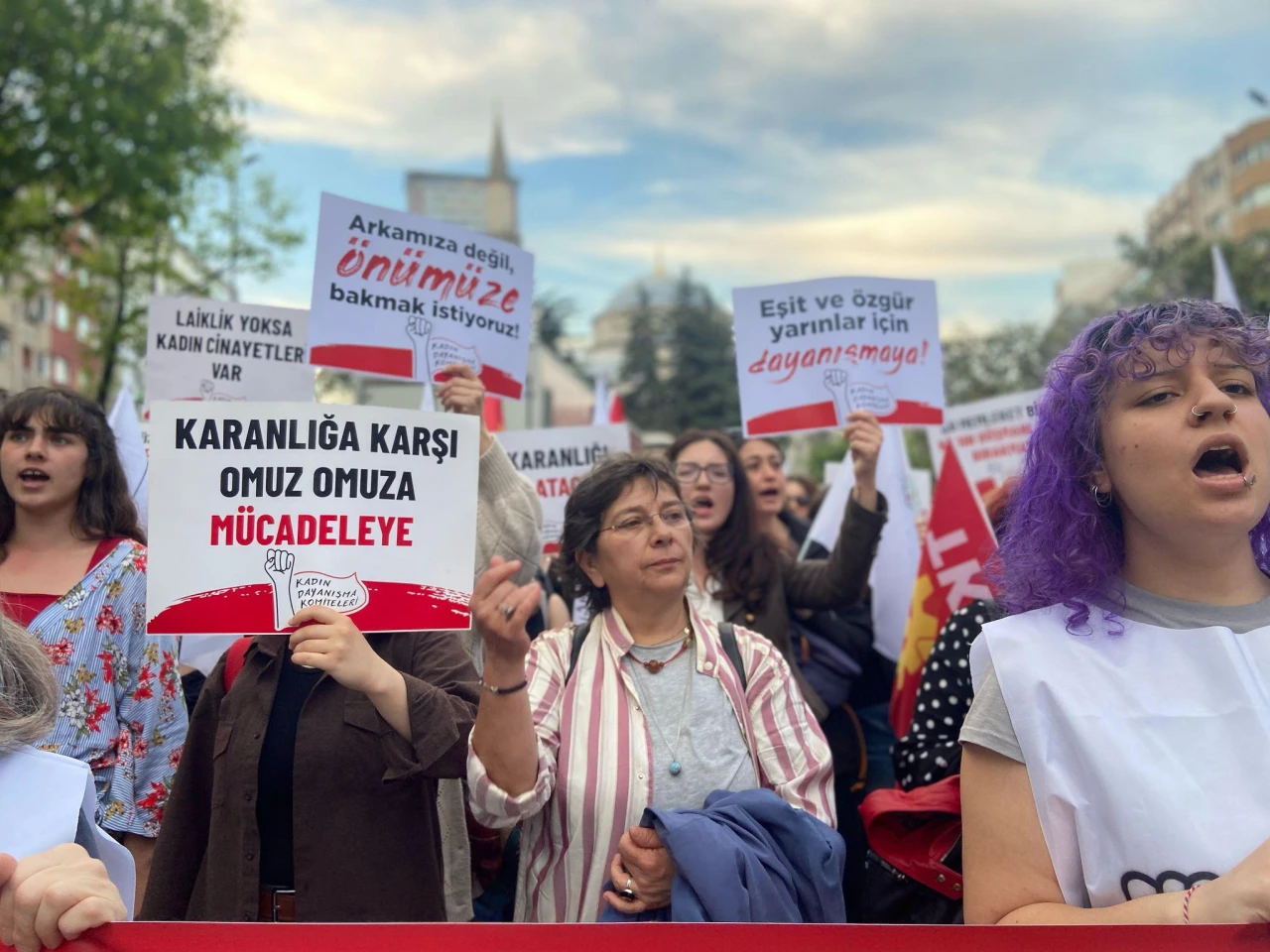 Asla boyun eğmeyeceğiz!