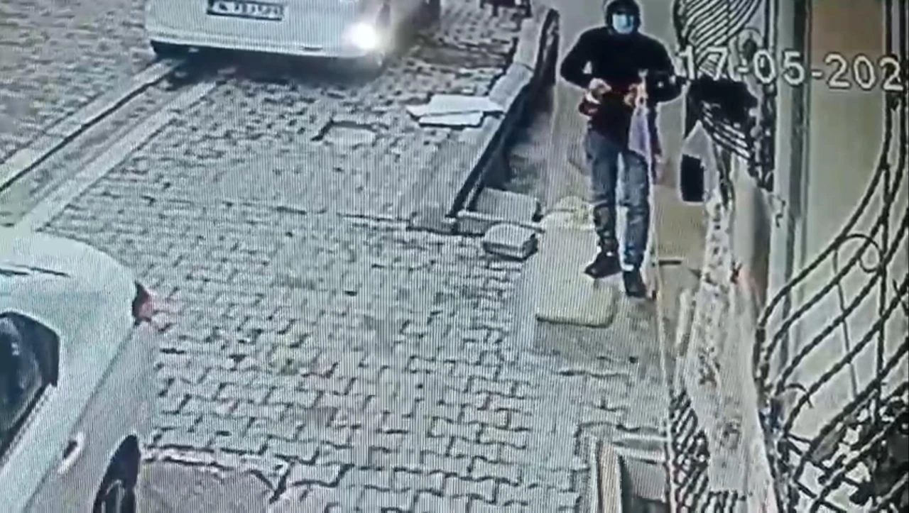 Esenyurt'ta boşanma aşamasındaki eşinin ailesine kezzapla saldırdı!