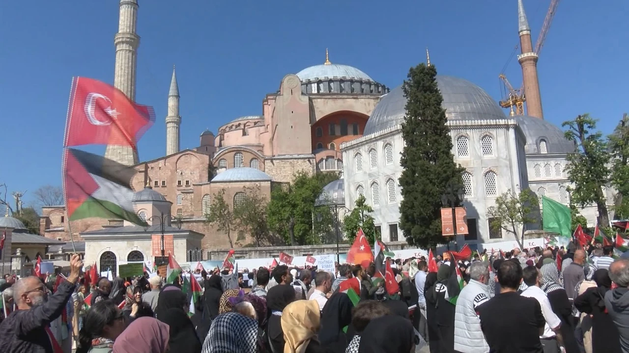 İstanbul'da binlerce kişi Gazze için yürüdü