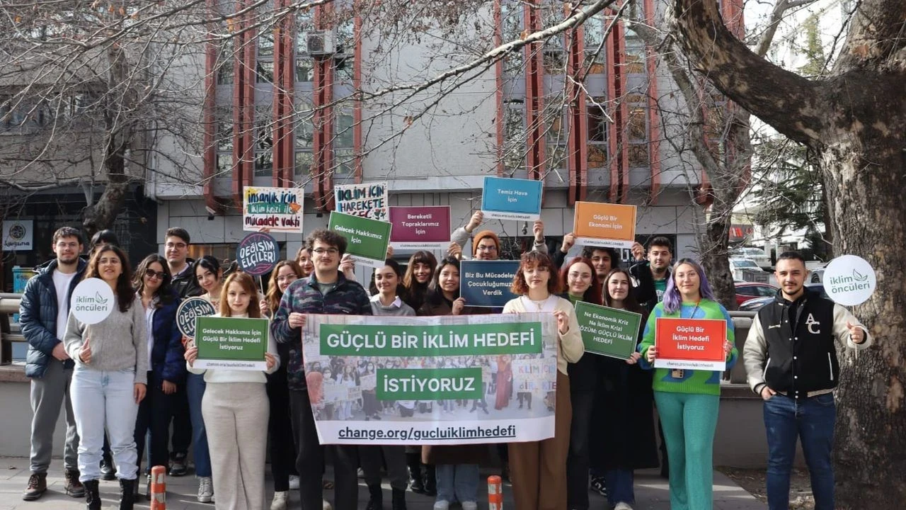 Gençlerden acil çağrı