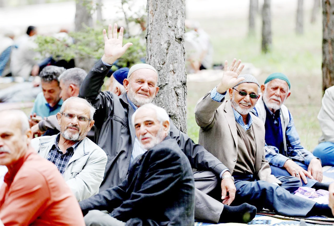 Emekliler ara zam bekliyor!