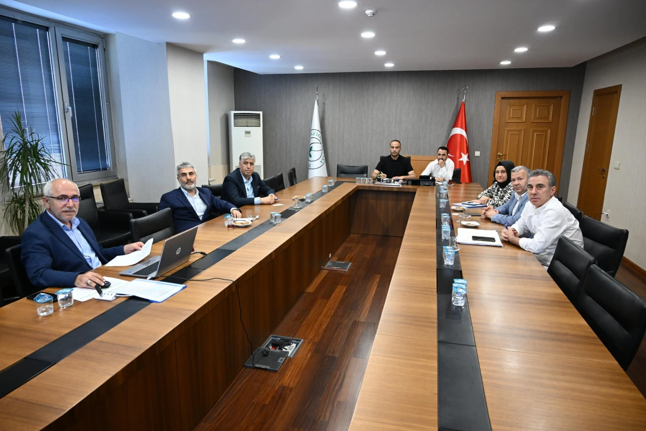 Atatürk'ün resmi zoruna mı gitti!