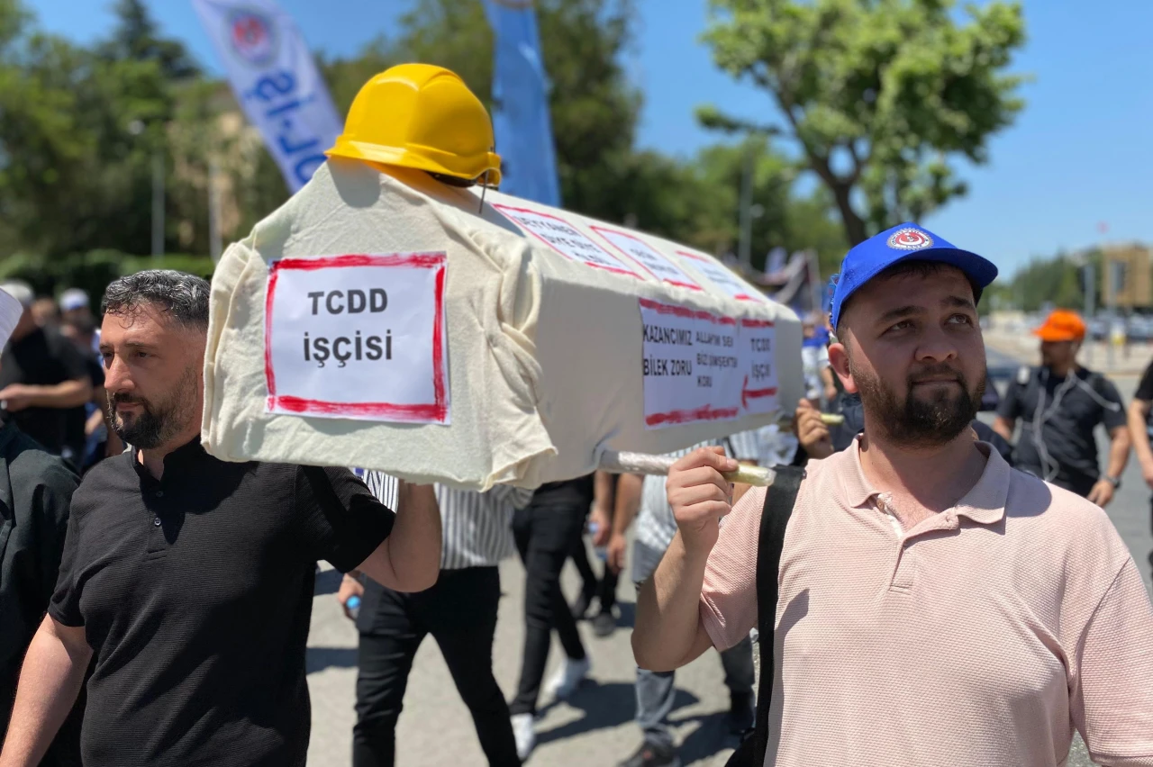 Bakanı istifaya çağırdılar!
