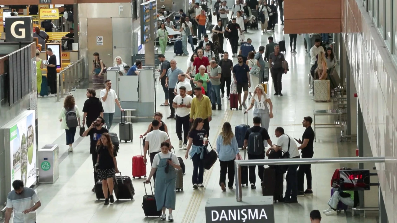 Sabiha Gökçen Havalimanı'nda bayram yoğunluğu