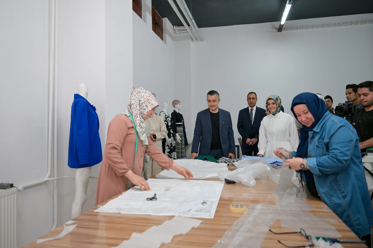 Aksoy'dan Esenyurt Kadın Sanat ve Eğitim Merkezi’ne ziyaret