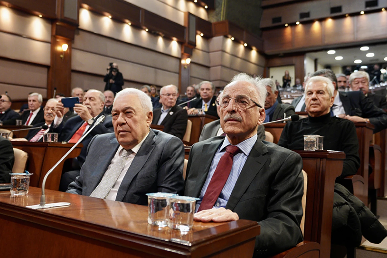 Özgür Özel'e destek bildirisi