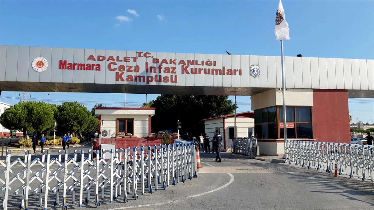 İBB Operasyonlarında tutuklanan 8 kişi İzmir'e gönderilecek!