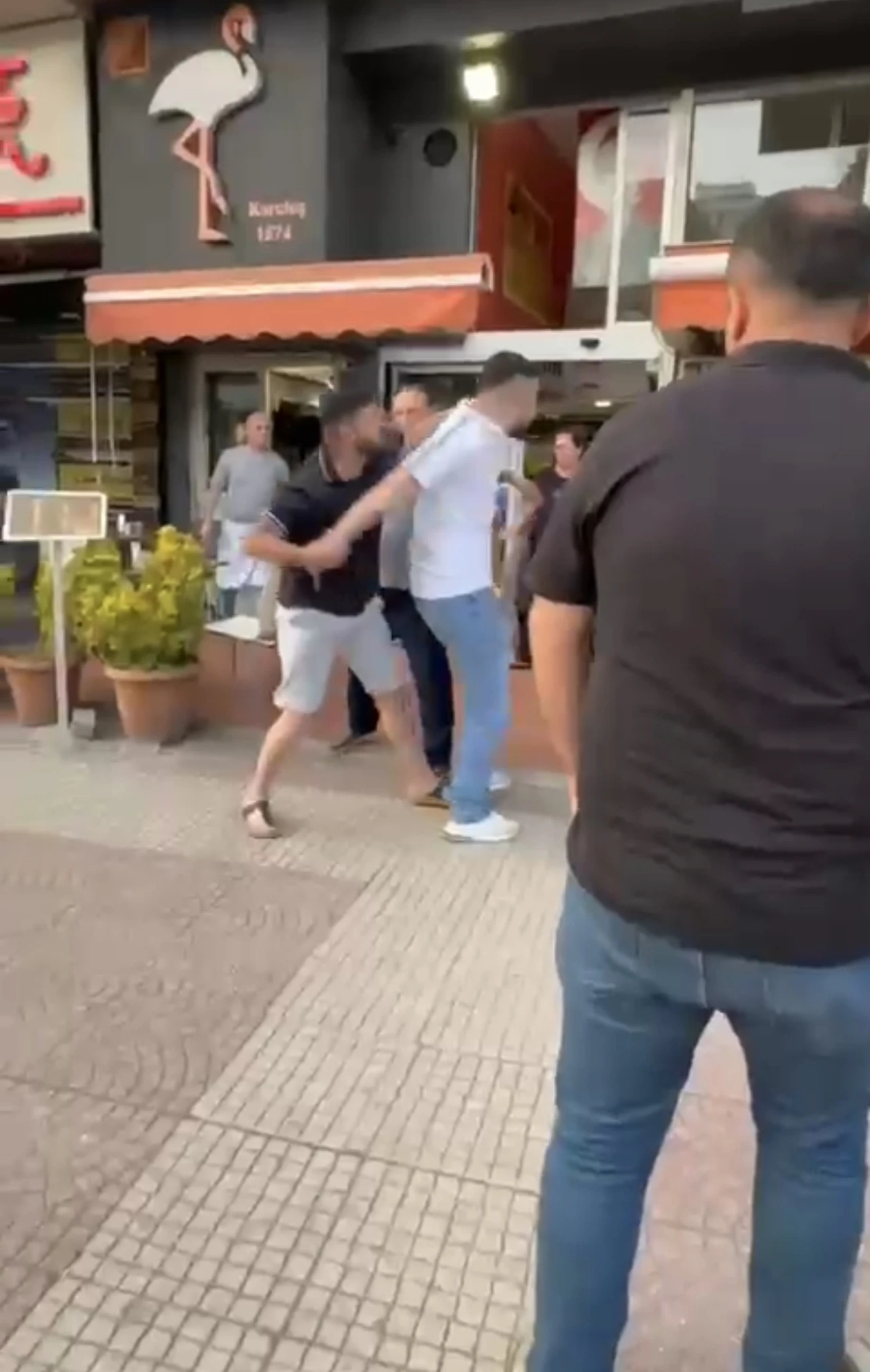 Kadıköy'de korkunç. anlar! Şehir magandası kadını 'Boğazını keserim' diyerek tehdit etti!