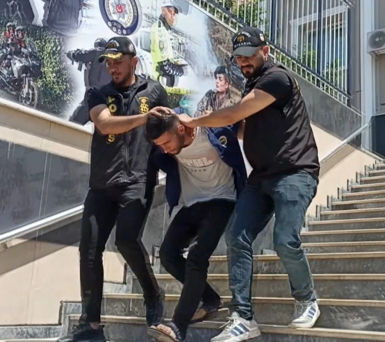Esenler'de eski sevgilisini kıskandı, arkadaşını öldürdü