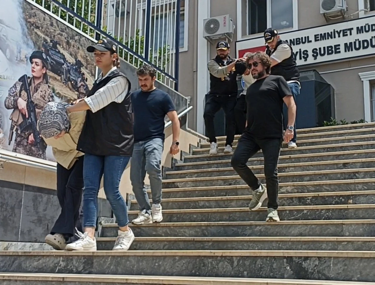 Arnavutköy'de mezarlıkta bulunan erkek bebek cesedini üniversite öğrencisi çıktı