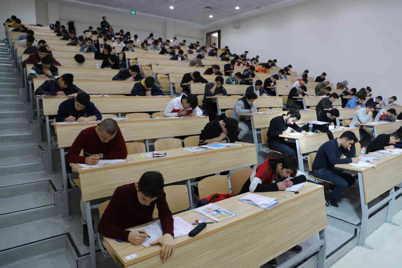 2.5 milyon öğrenci ter dökecek