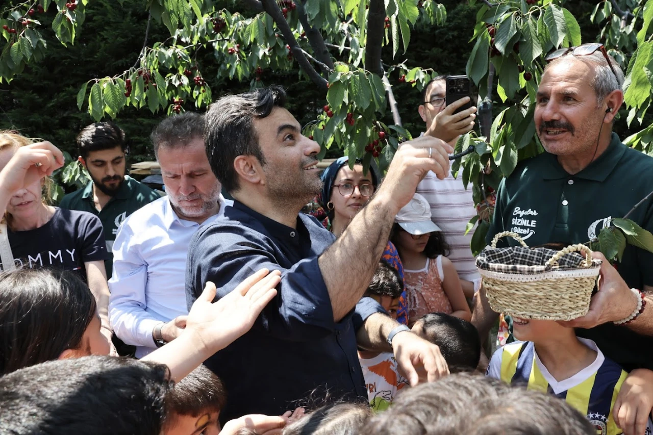 Bağcılar'da 13. Geleneksel Kiraz Festivali renkli görüntülere sahne oldu