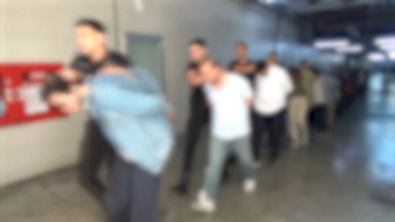 İstanbul'da FETÖ'ye yeni darbe: 12 tutuklama