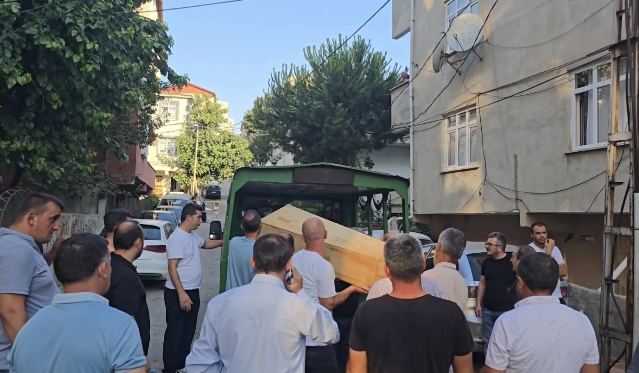 Tartıştığı anne ve babasını bıçakla öldürdü!