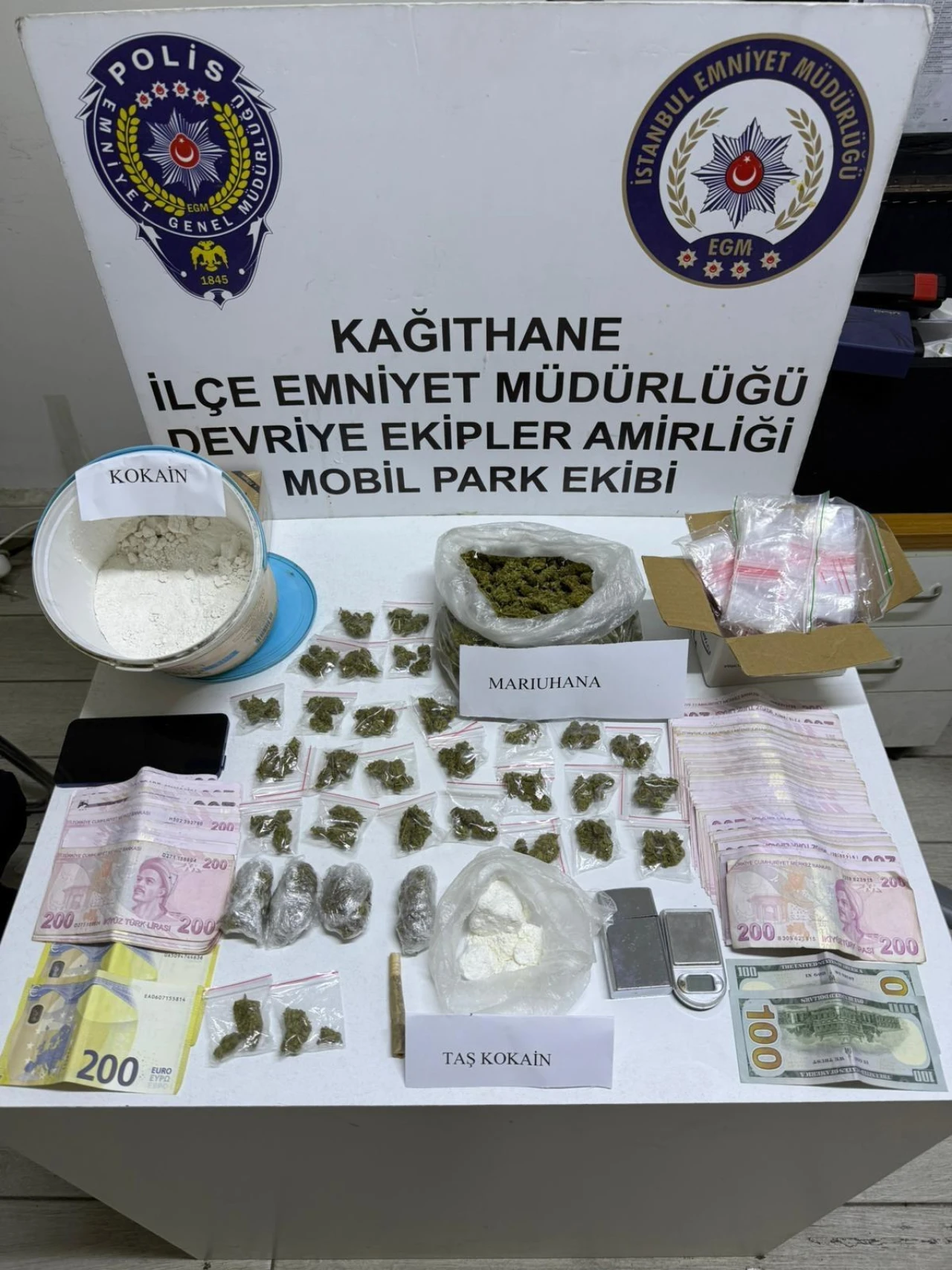 Kağıthane'de uyuşturucu satıcısına suçüstü