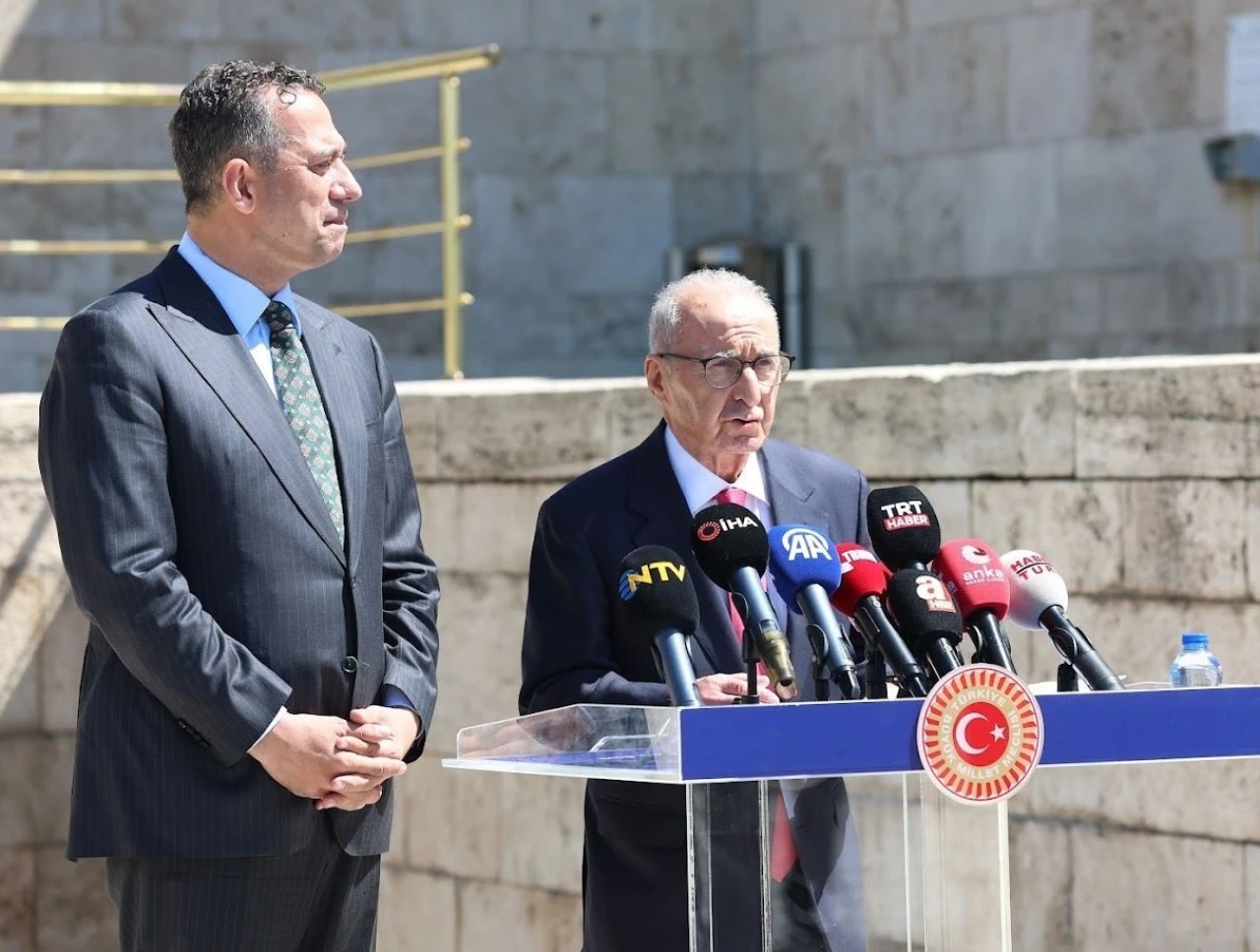 Hikmet Çetin cezaevinde!