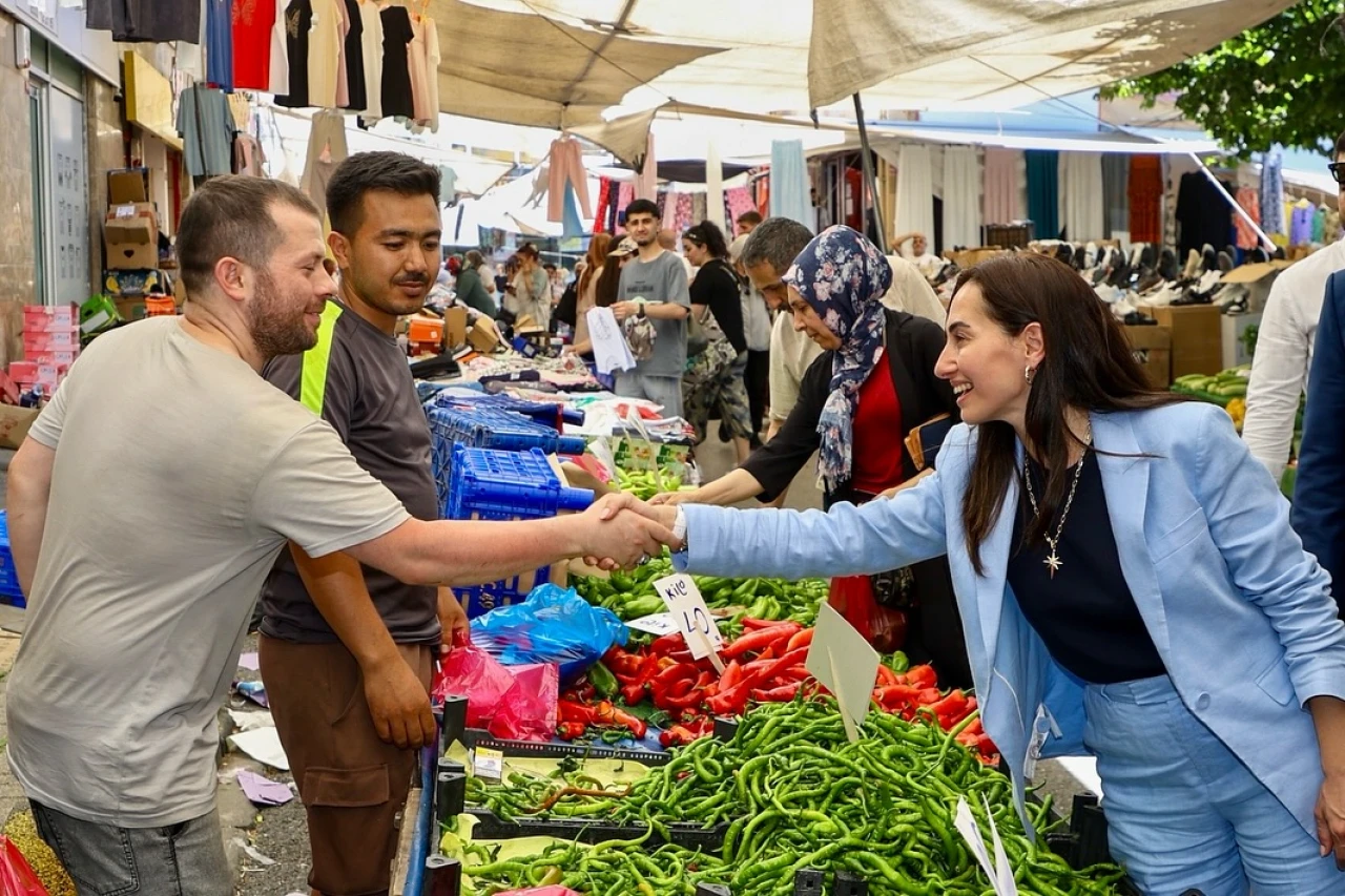 Özlem Vural Gürzel, mahalle ziyaretlerini sürdürüyor