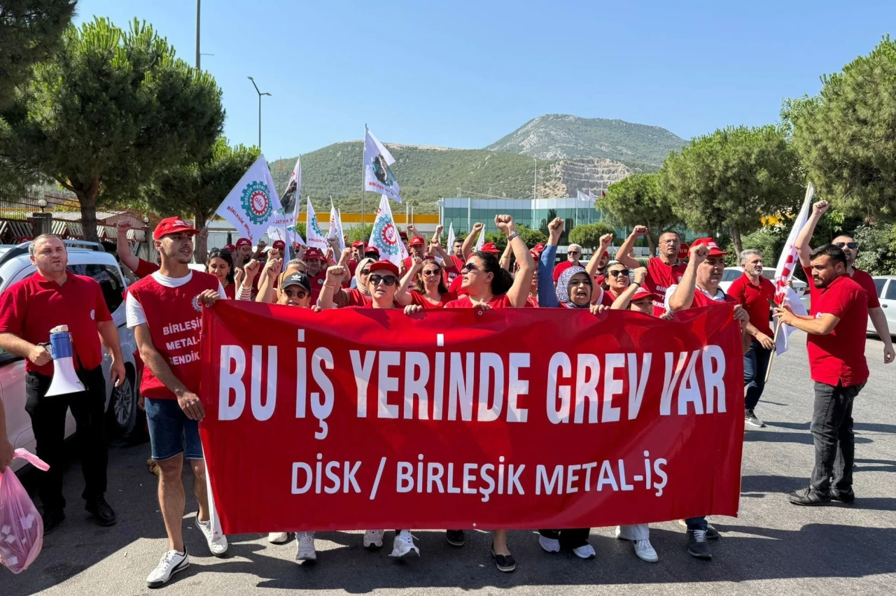 Accell bisiklet fabrikasındaki işçiler grevde