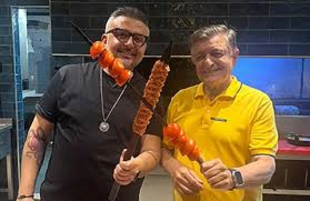 Şef Ayvaz Akbacak ve Teknik direktör Yılmaz Vural, sanat ocakbaşı'nda buluştu!