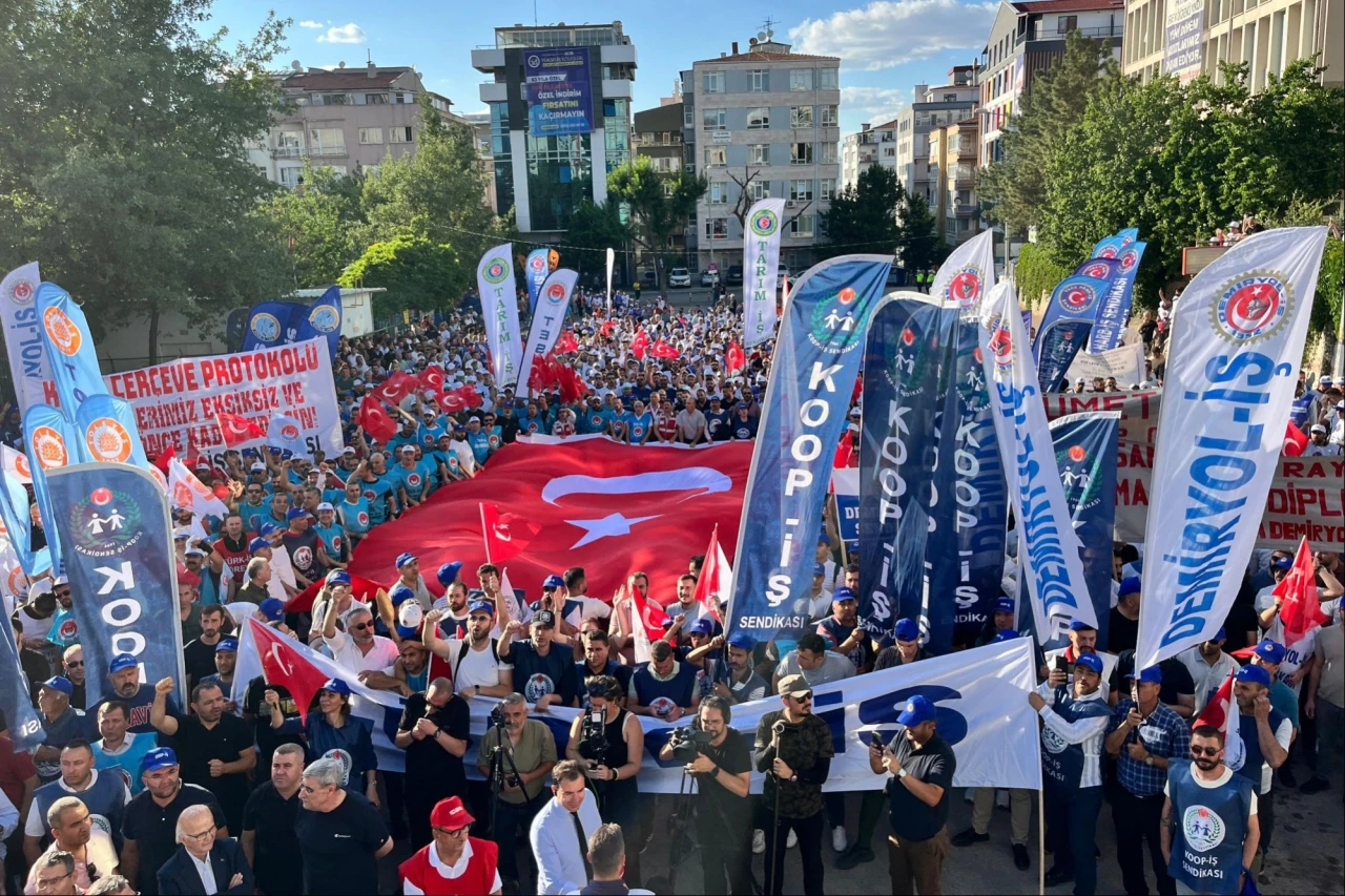 Kamu işçileri için ertelenen eylem planını tekrar başlatıyor
