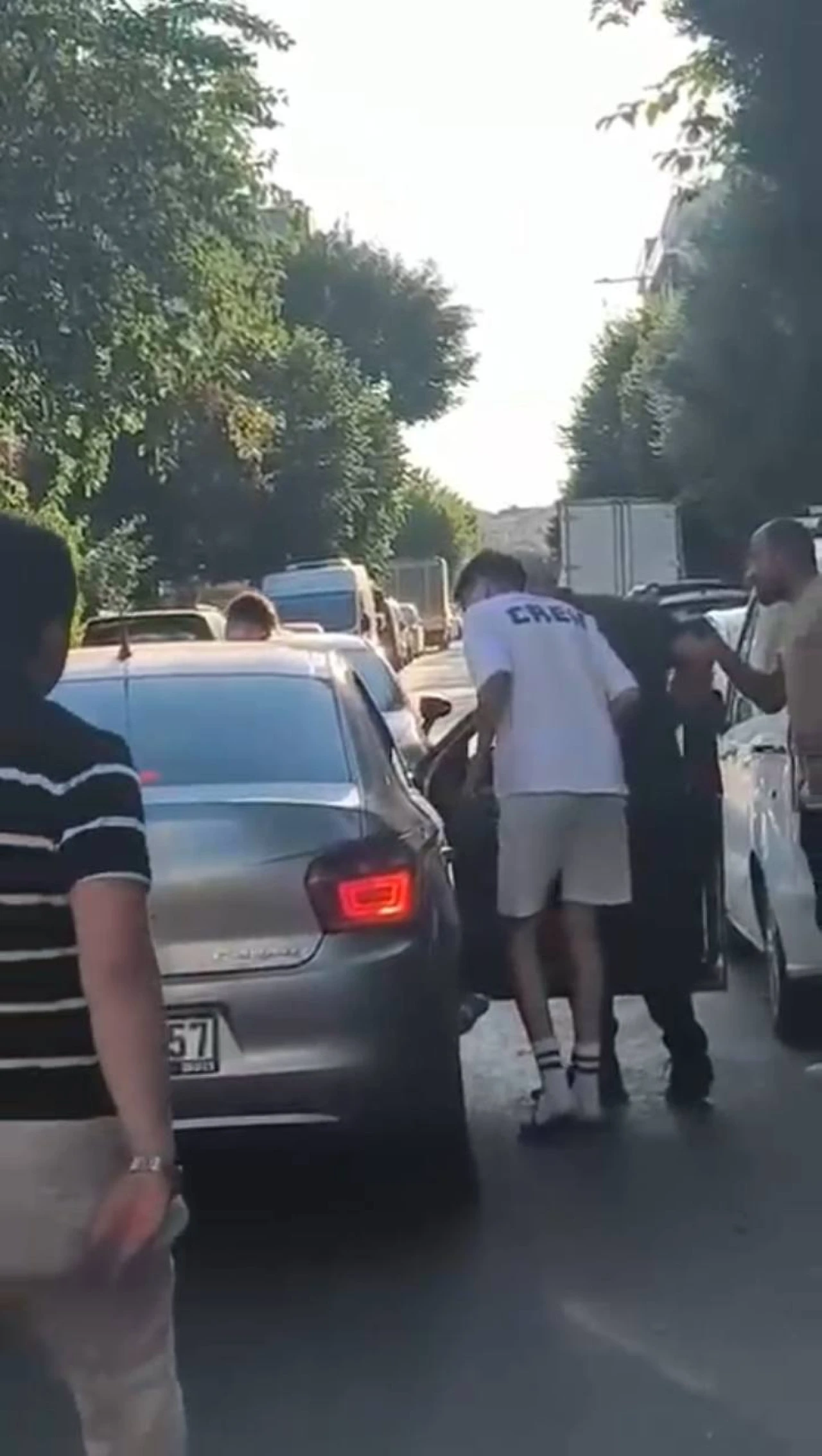 Karı koca tartıştı vatandaş yetişti!