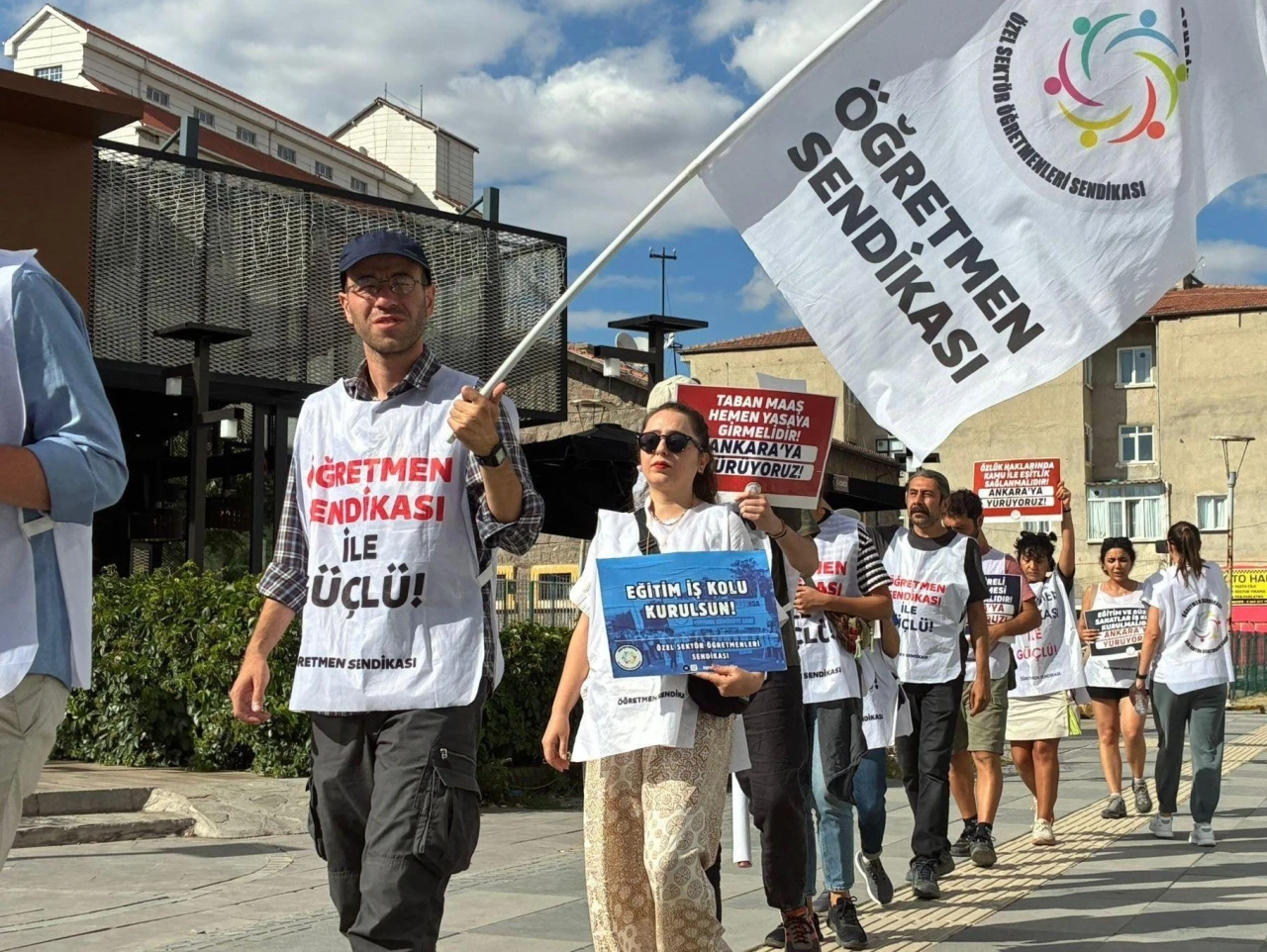 Toplumumuzun en temel beklentisi insanca bir yaşam standardına sahip olabilmek!