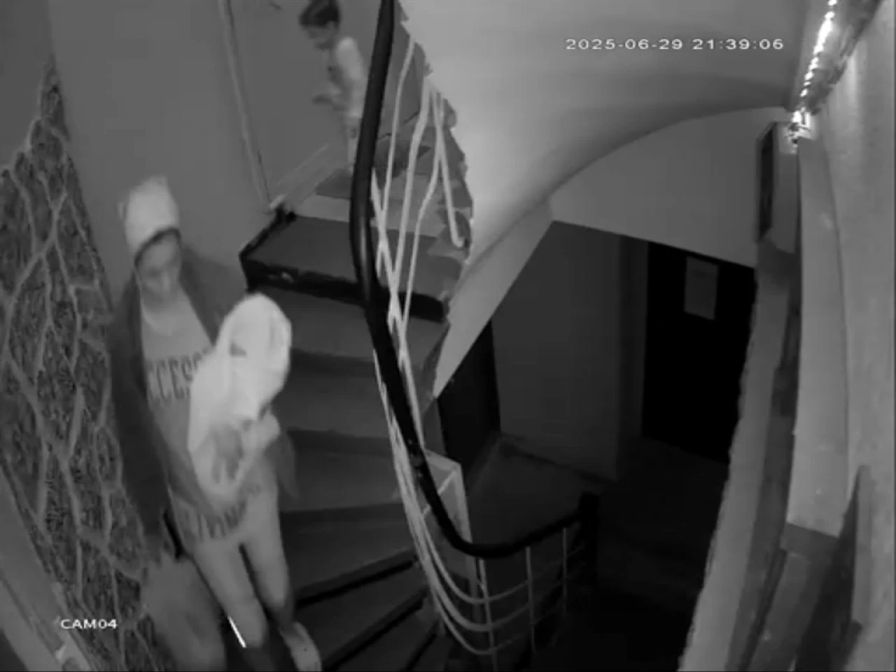 Şişli’de 3 günlük bebeğini çöp konteynerine attı