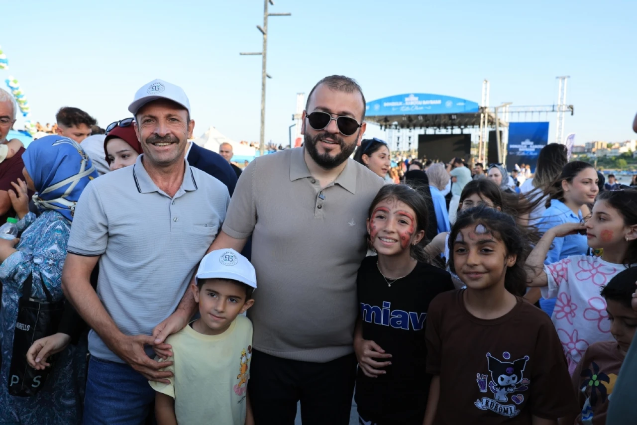 Arnavutköy  bayram etti
