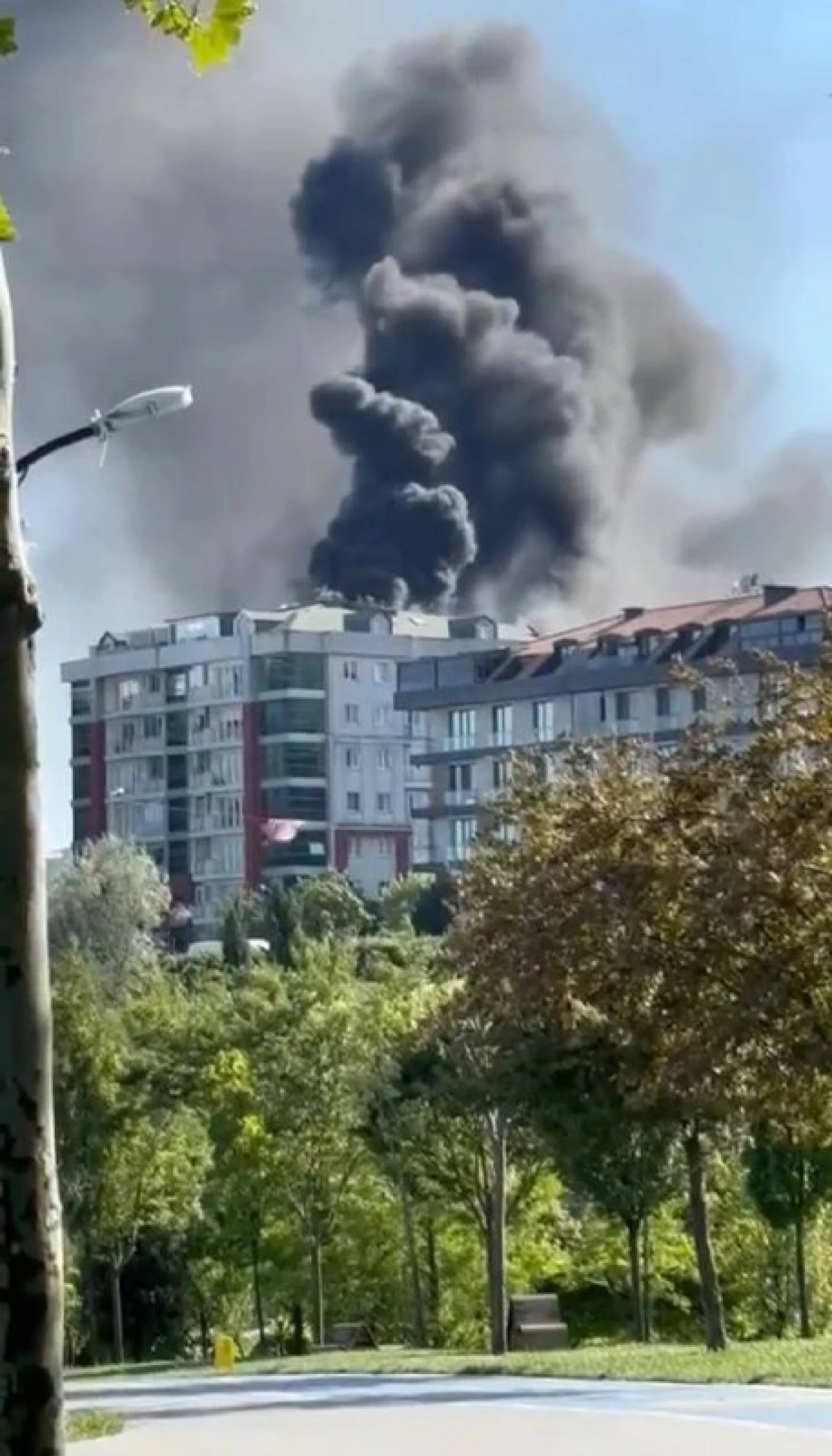 Beylikdüzü'ndeki yangın korku verdi