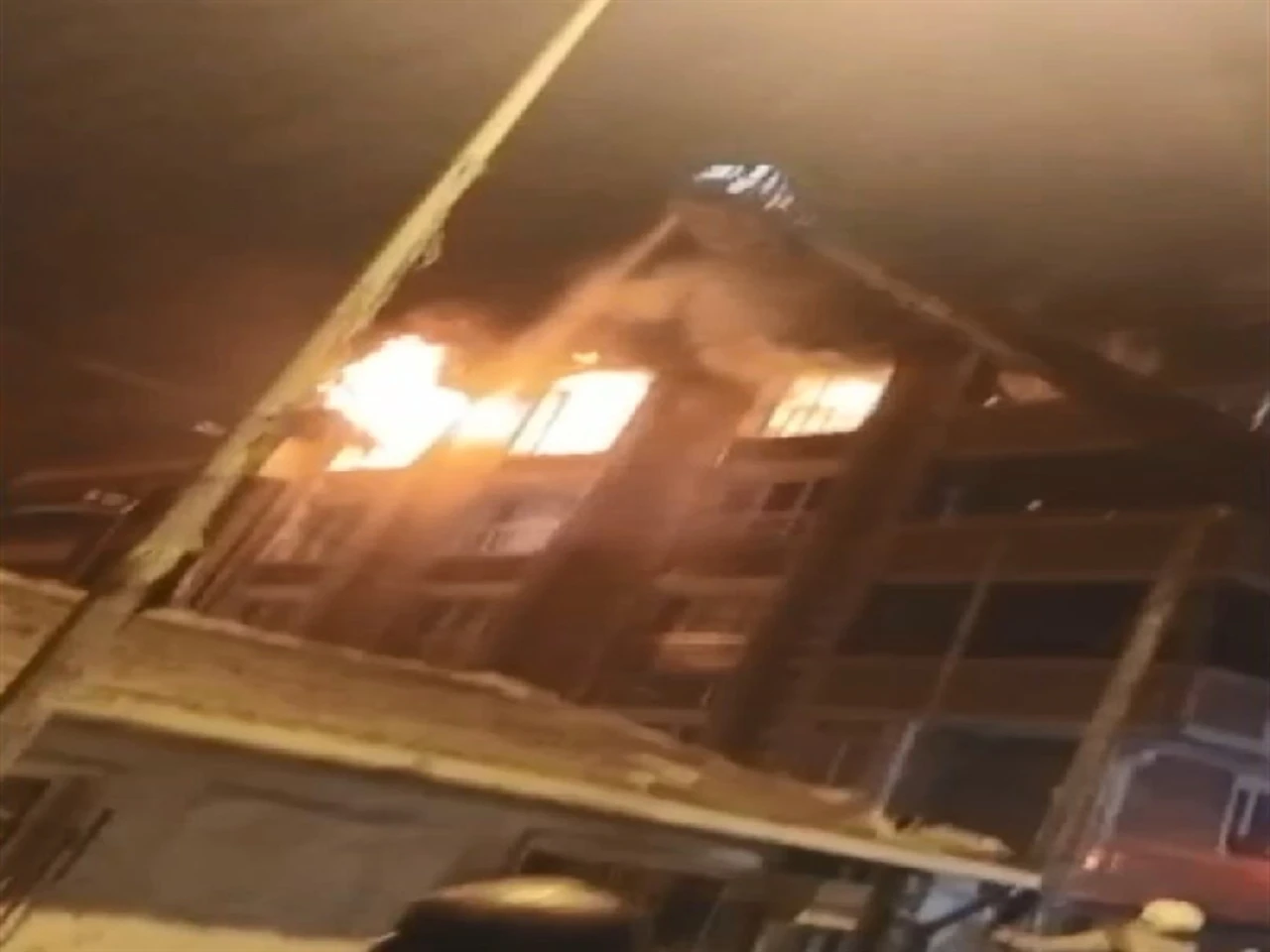 Gaziosmanpaşa'da 6 katlı binada yangın