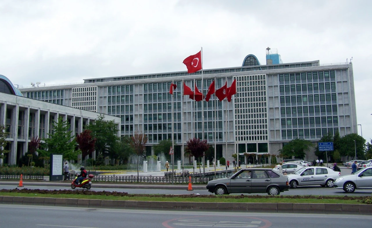İBB'ye yönelik yeni operasyonda 10 şüpheli gözaltında!