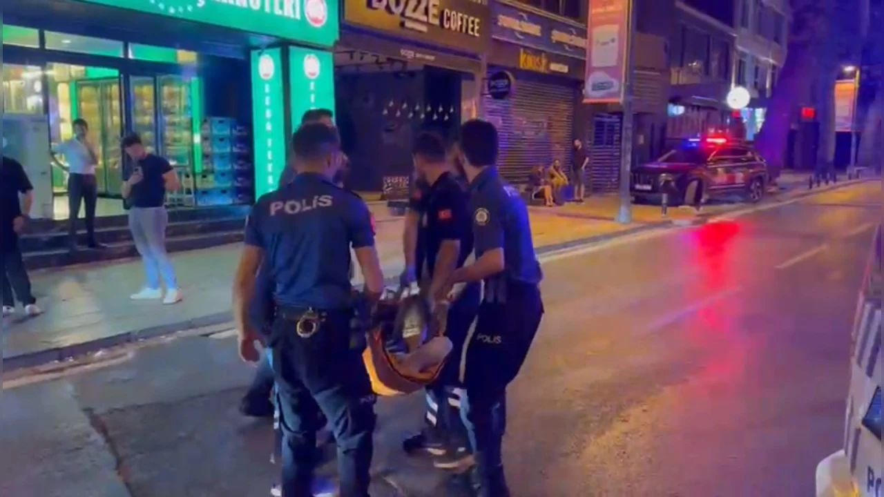 Kadıköy'de kafede çıkan kavgada 2 kişi silahla yaralandı