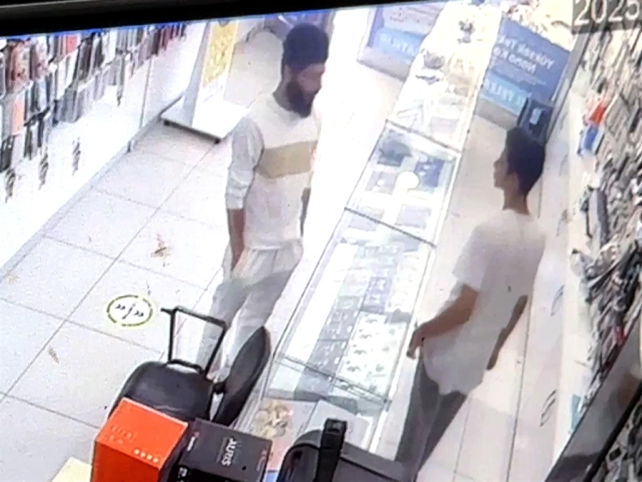 Avcılar'da 'telefonum çalındı' yalanıyla telefon hırsızlığı
