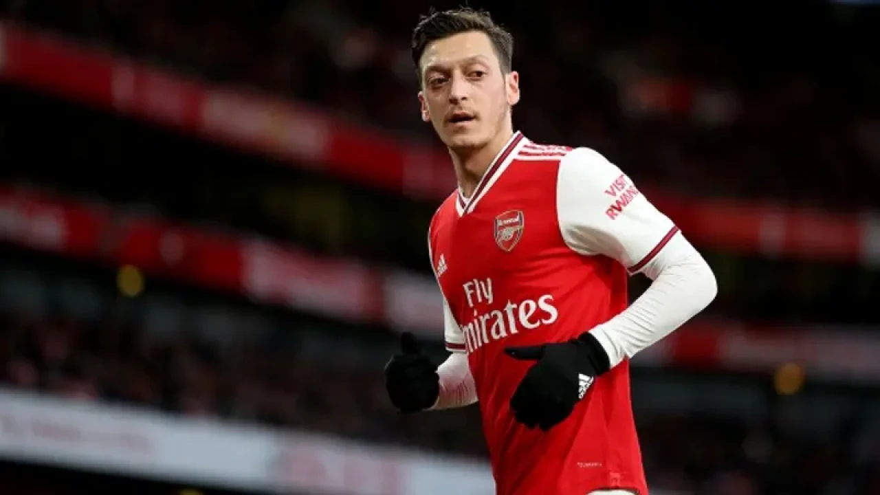 Mesut Özil, Ümraniye'de dünya çapında oyuncular yetiştirmeyi hedefliyor