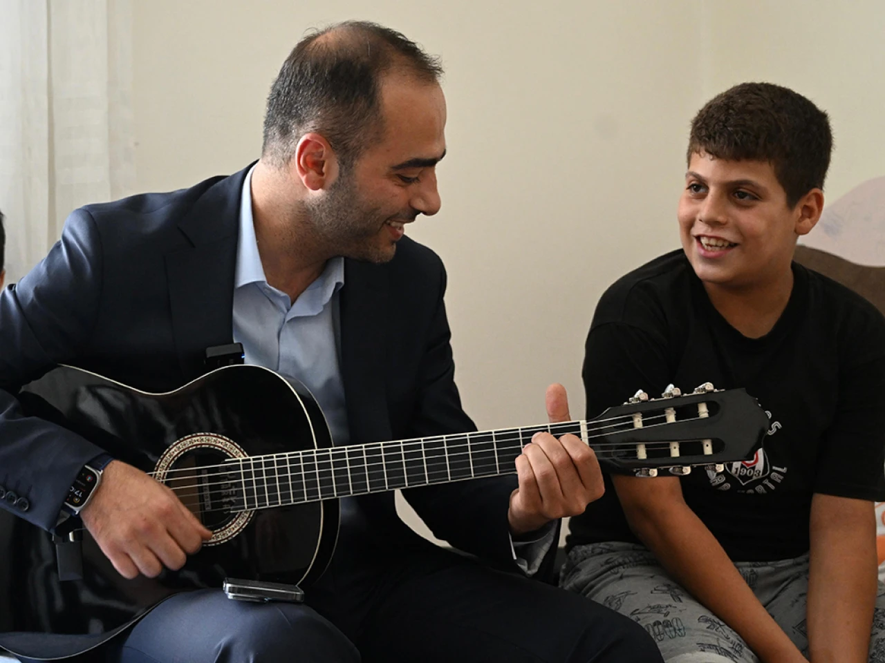 Gaziosmanpaşa'da saldırıya uğrayan özel gereksinimli Efe'ye belediye başkanından sürpriz destek!
