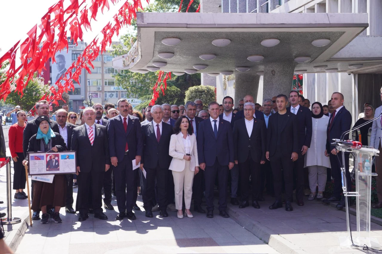 15 Temmuz şehitleri İBB  önünde anıldı