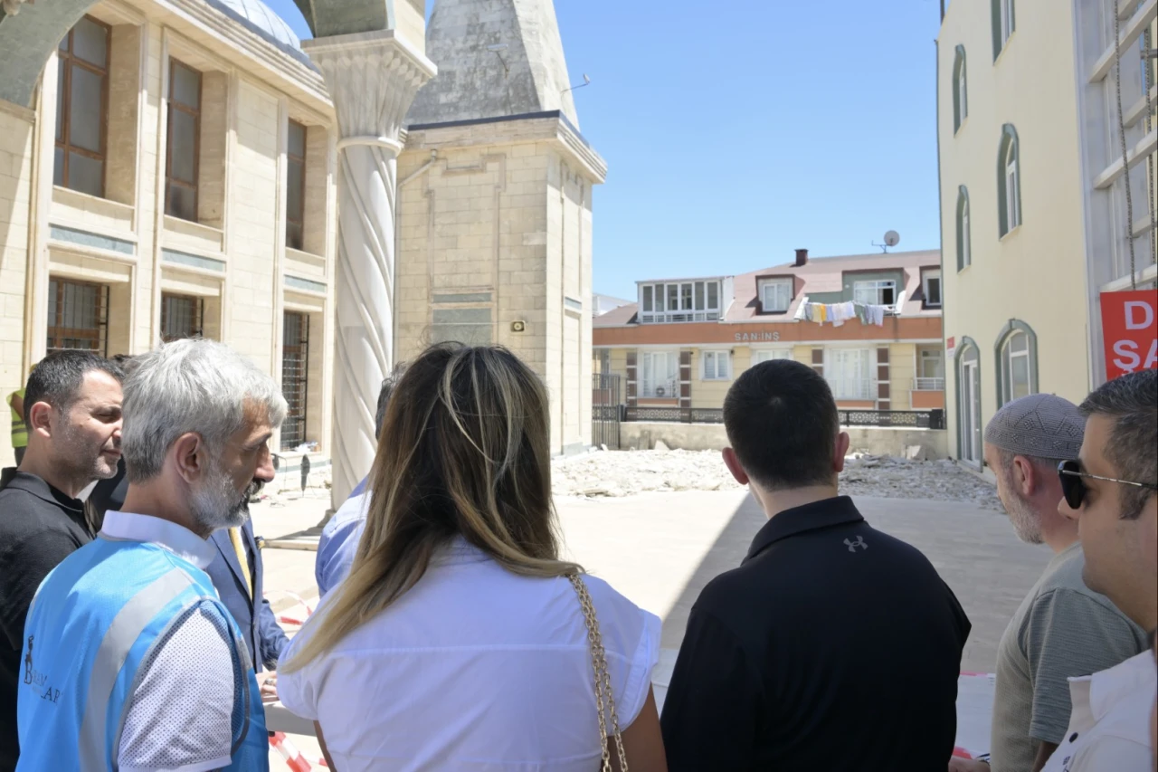 Esenyurt'taki Büyük Osmanlı Camii'nde su sızıntısı sorunu tarihe karışıyor