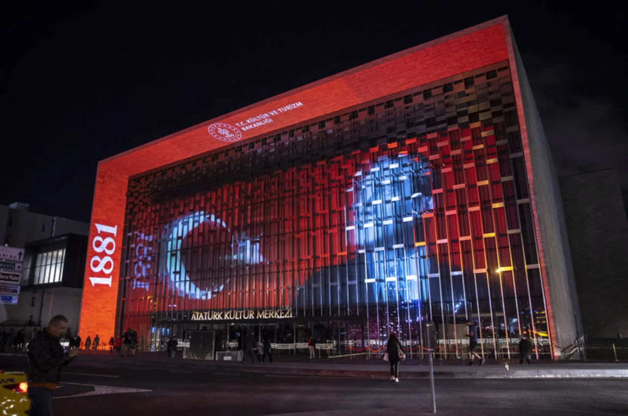 Vatan Uğruna’ konseri AKM’de sanatseverlerle